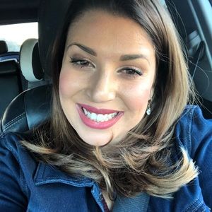 Meet your Posher, Claudia